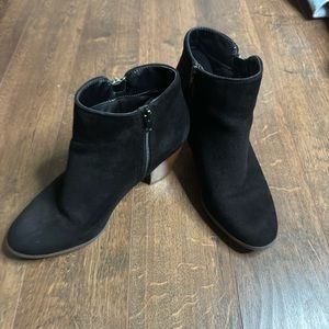 SOLD Boutique black side zip booties